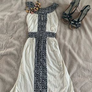 NY&C White and Black keyhole dress